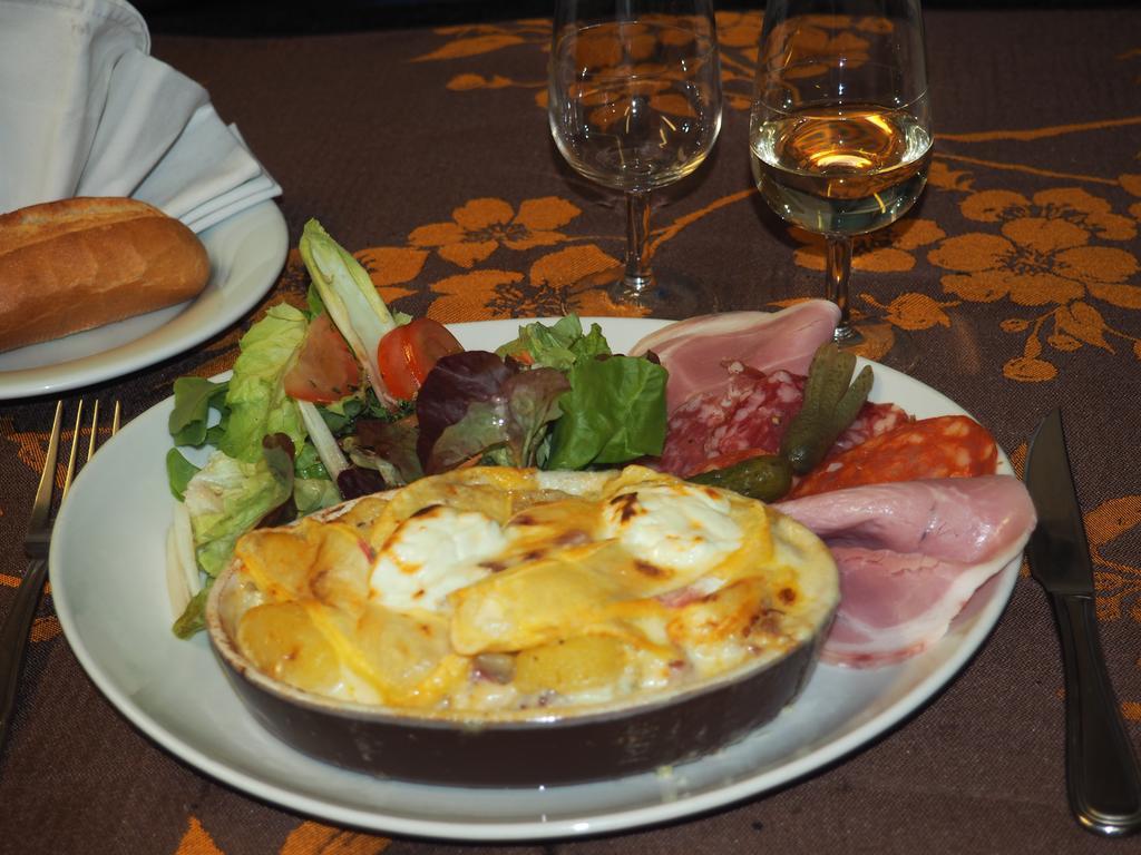Hotel Restaurant La Manse Dornecy Ngoại thất bức ảnh
