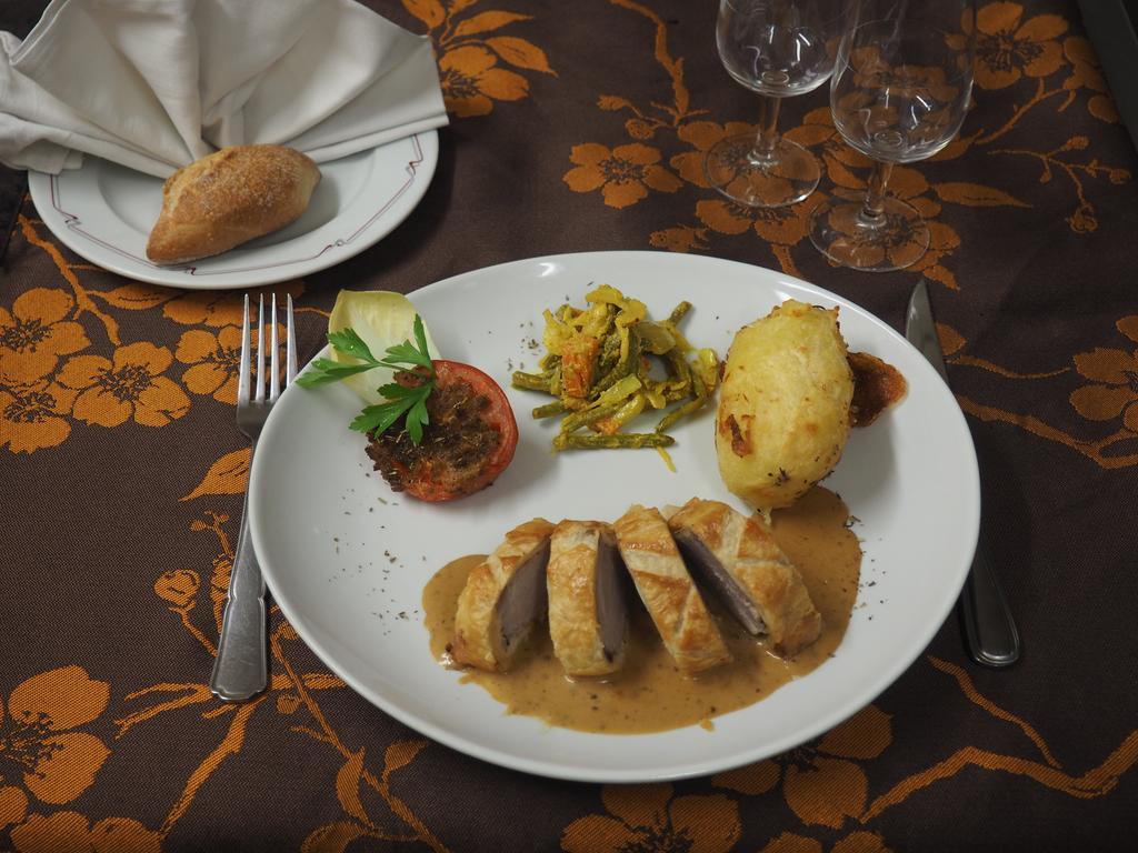Hotel Restaurant La Manse Dornecy Ngoại thất bức ảnh